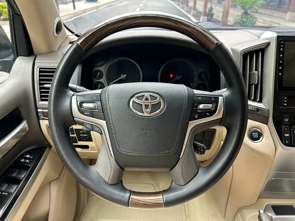 Toyota Land Cruiser 2020 5.7L