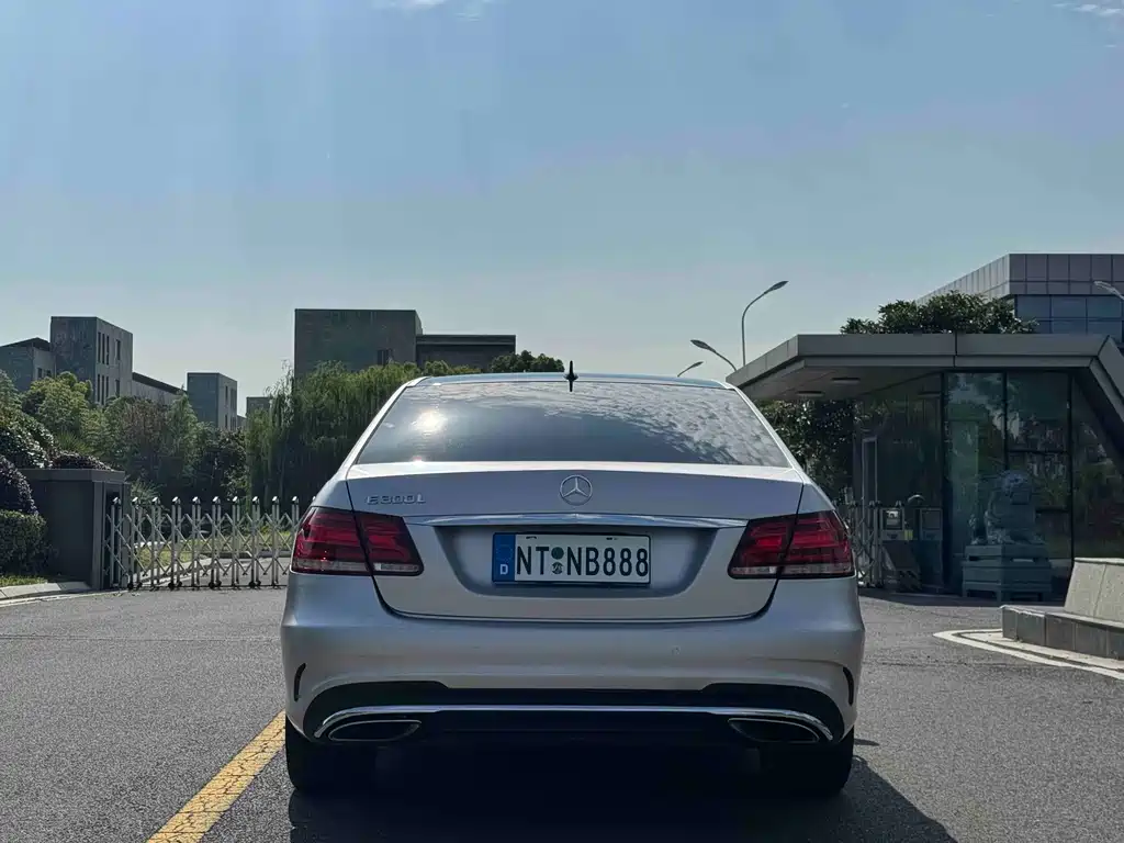 Mercedes-Benz E-Class — миниатюра 8