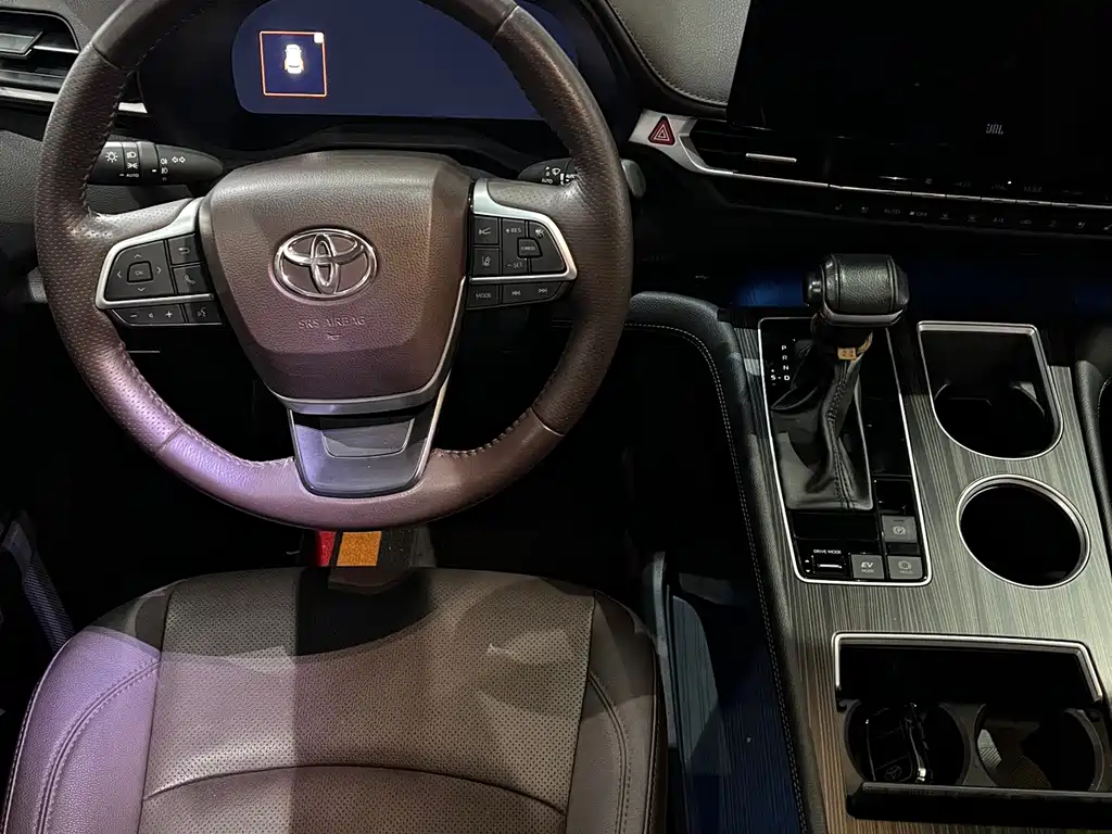 Toyota Sienna — миниатюра 16