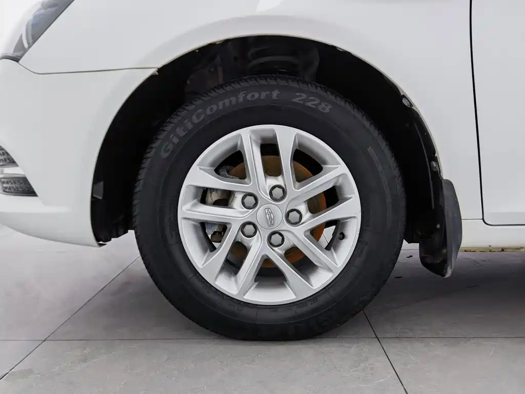 Geely Emgrand — миниатюра 17