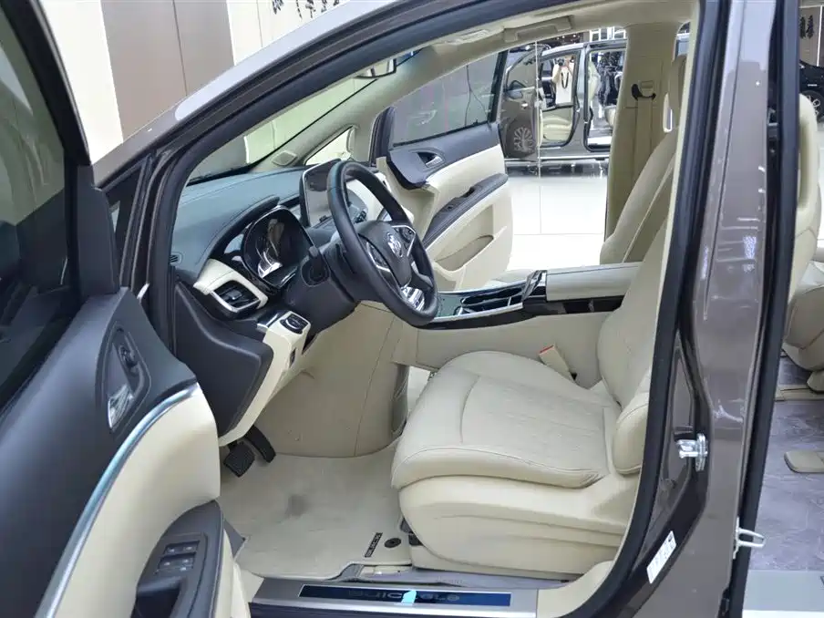 BUICK  GL8