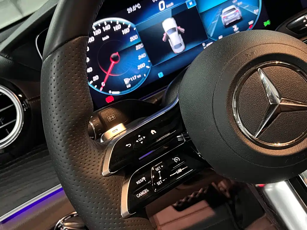 Mercedes-Benz E-Class — миниатюра 18