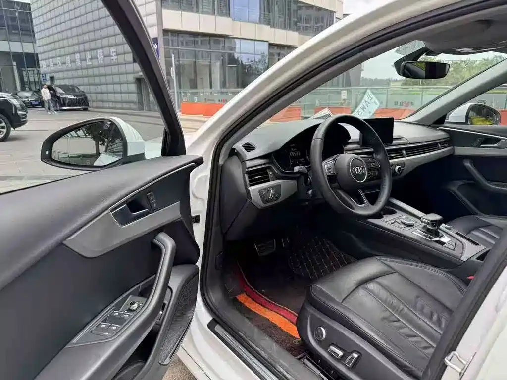 Audi A4L 2019 40 TFSI VI