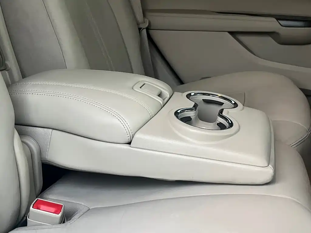 Cadillac SRX — миниатюра 17