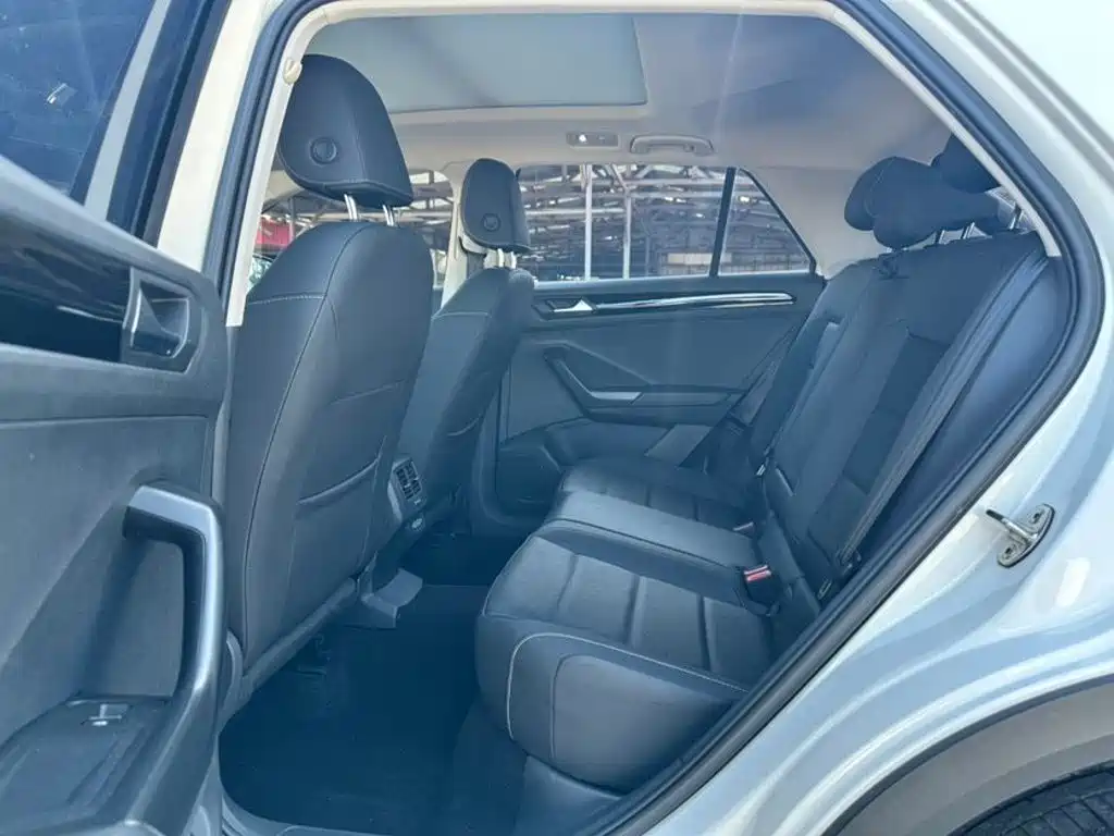 Volkswagen T-Roc — миниатюра 16