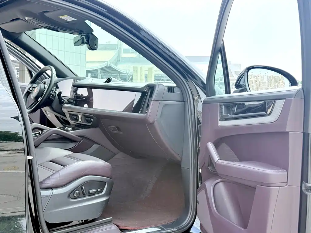 Porsche Cayenne — миниатюра 6