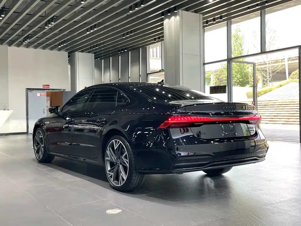 Audi A7L 2023 55 TFSI quattro S-line