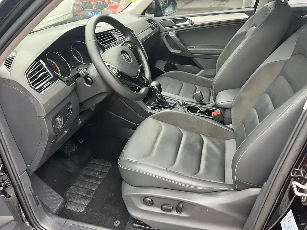 Volkswagen Tiguan L L 2020 330TSI AT Luxury VI