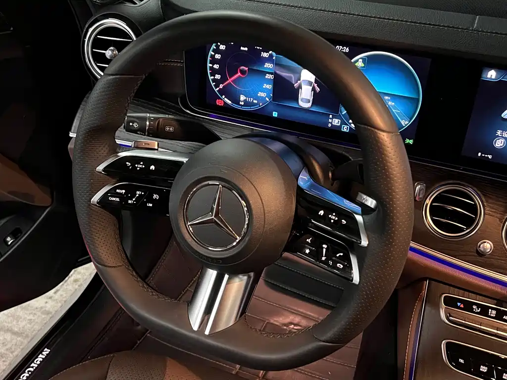 Mercedes-Benz E-Class — миниатюра 17