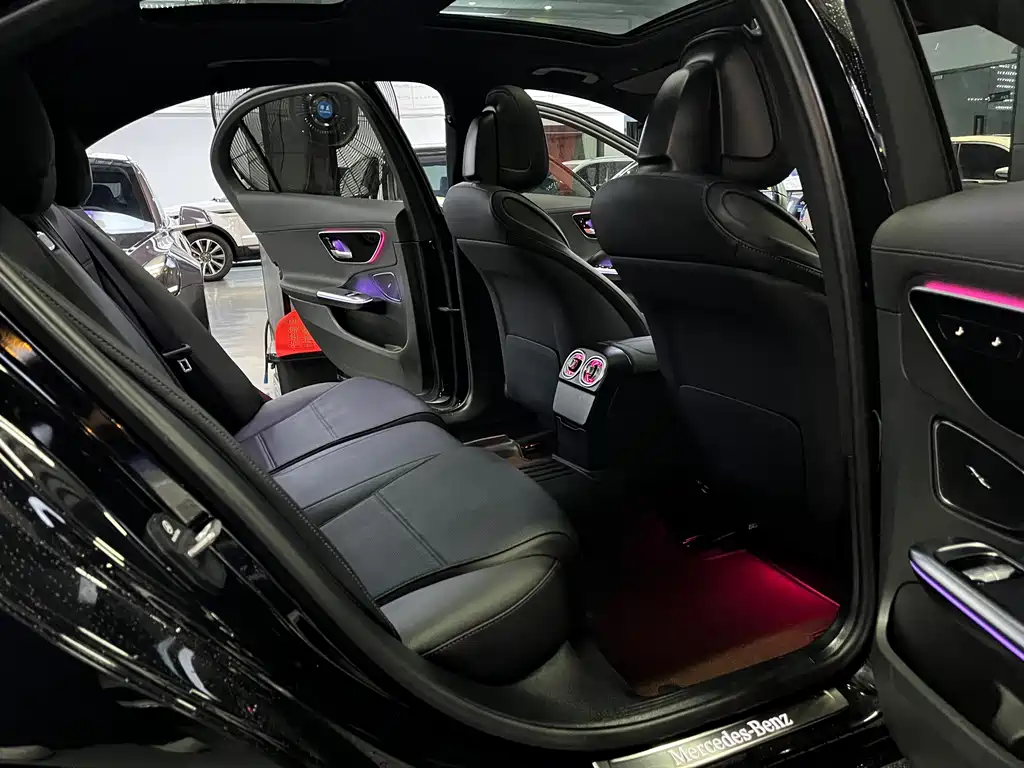 Mercedes-Benz C-Class — миниатюра 10