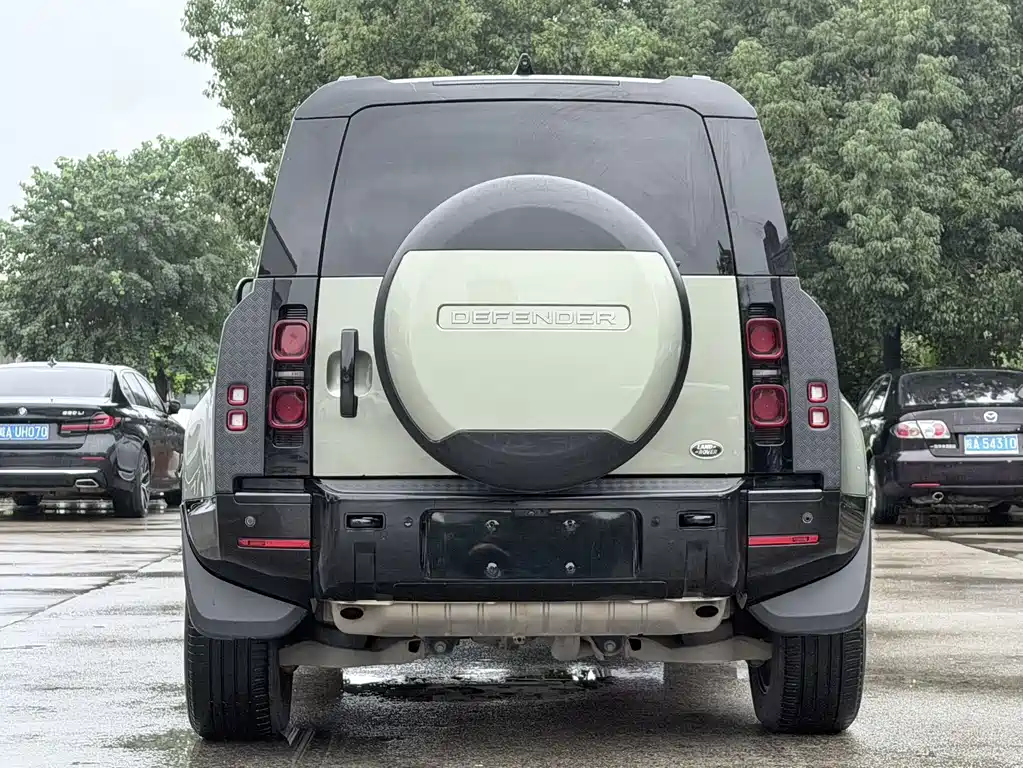 Land Rover Defender — миниатюра 8