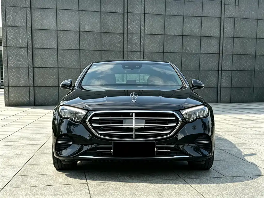 Mercedes-Benz E-Class — миниатюра 3