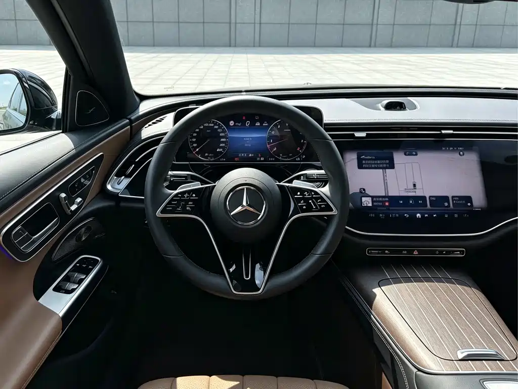 Mercedes-Benz E-Class — миниатюра 7