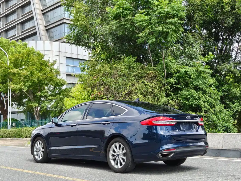 Ford Mondeo — миниатюра 7