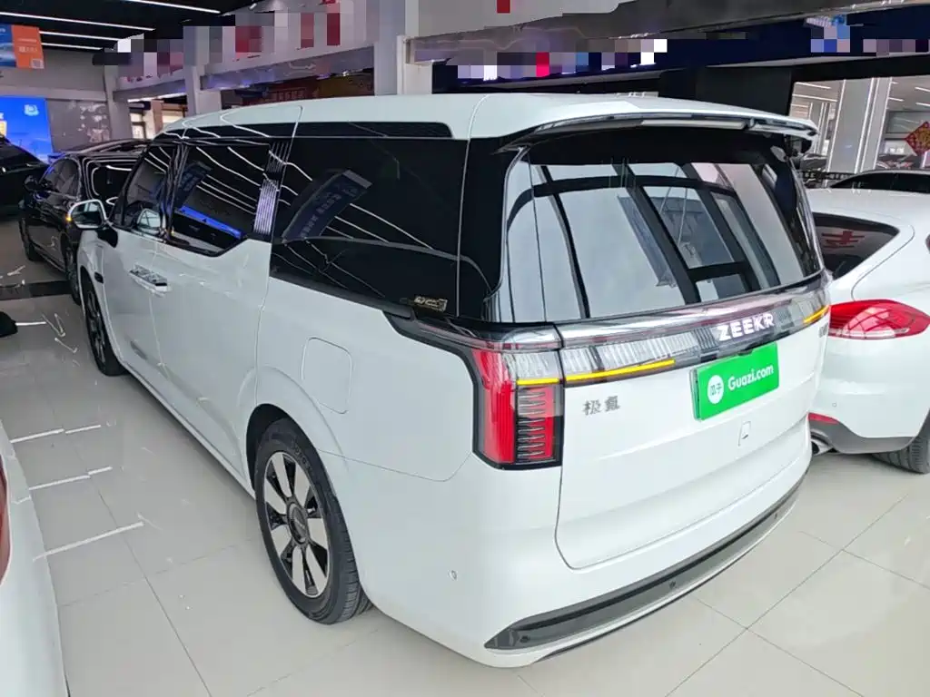 Zeekr 009 2024 мест Executive 108kWh