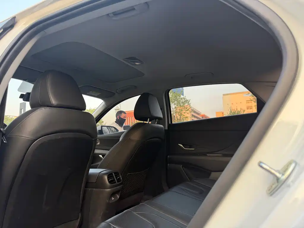 Hyundai Elantra — миниатюра 11