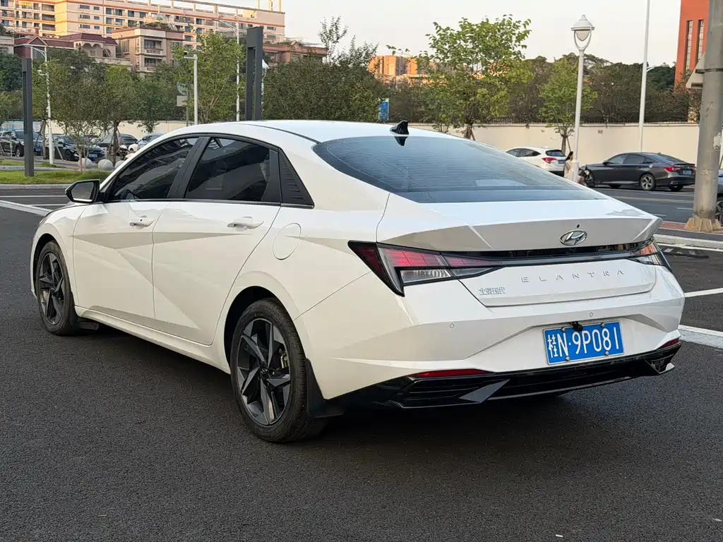 Hyundai Elantra — миниатюра 3