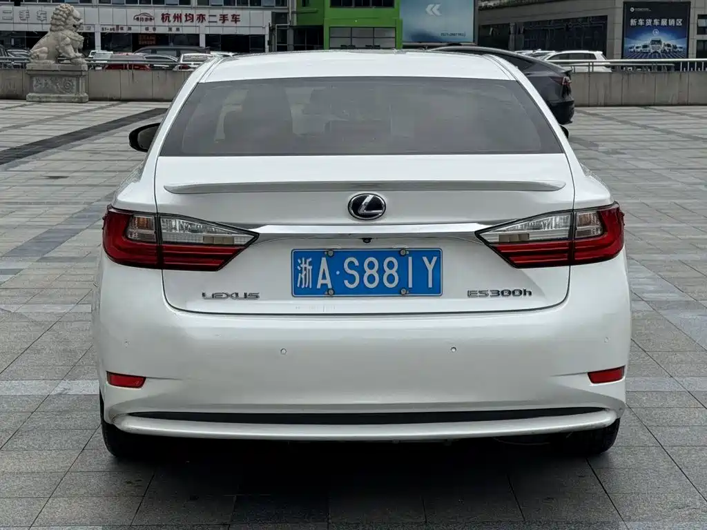 Lexus ES — миниатюра 14