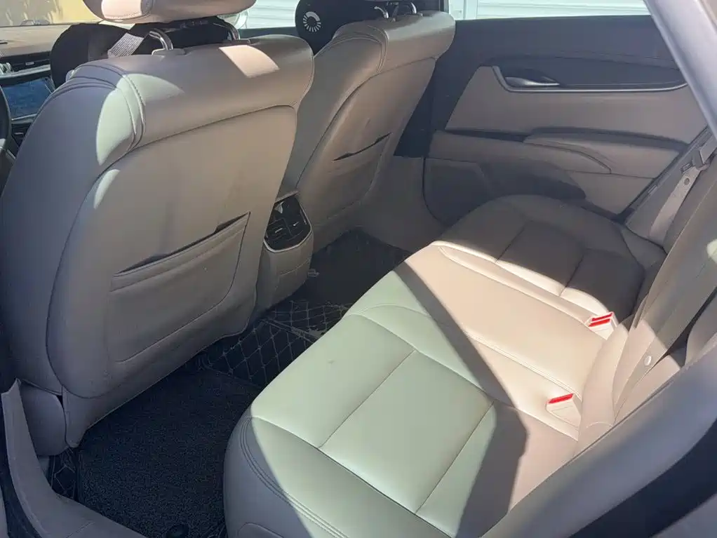 Cadillac XTS — миниатюра 9