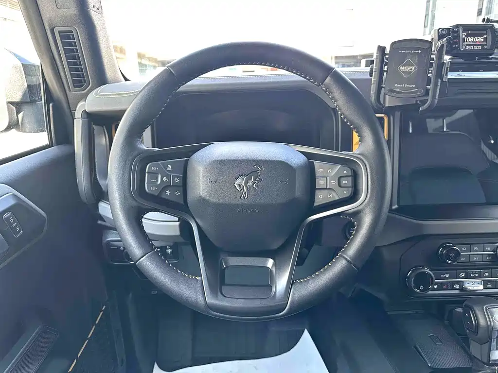 Ford Bronco — миниатюра 3