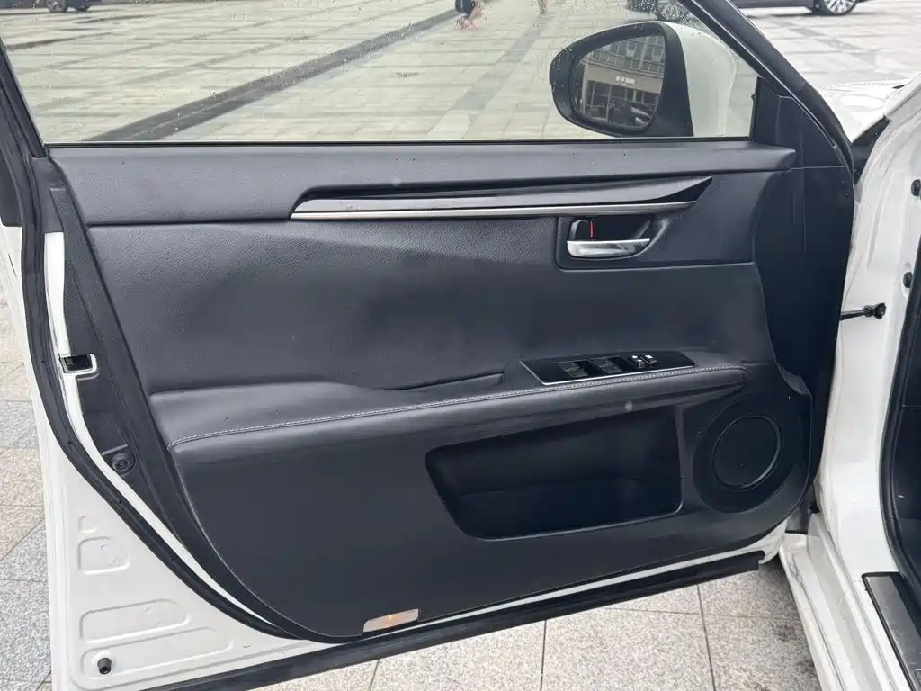 Lexus ES — миниатюра 11