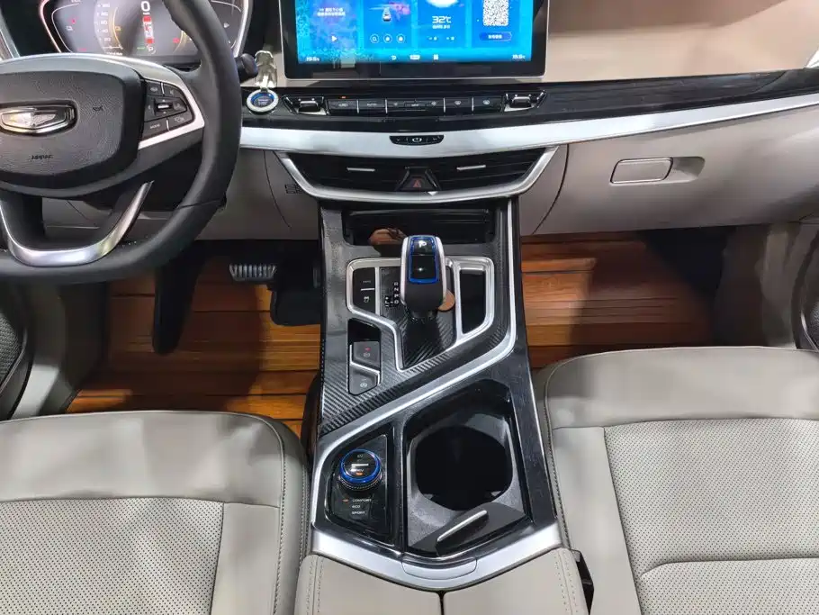 Geely Jia Ji New Energy — миниатюра 16