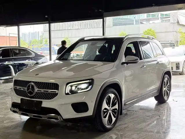 Mercedes-Benz GLB — фото 1