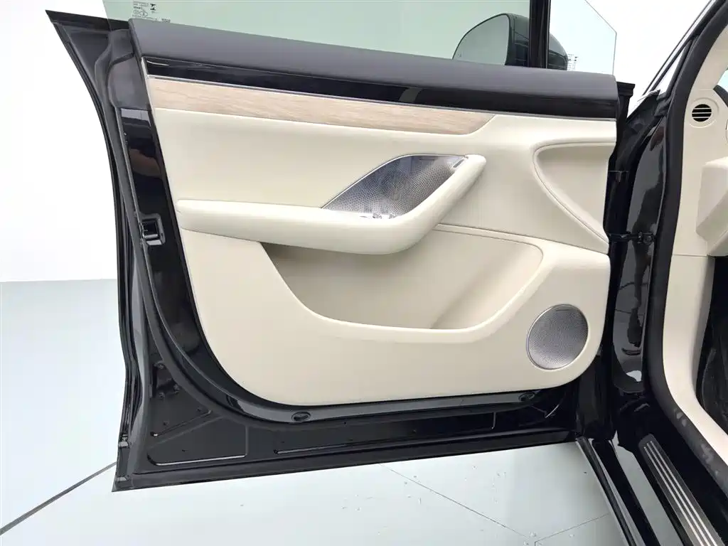 AITO WISDOM WORLD R7