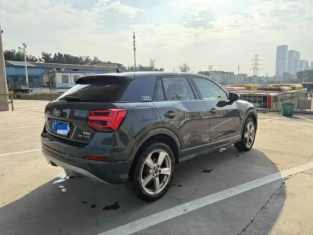 AUDI Q2L