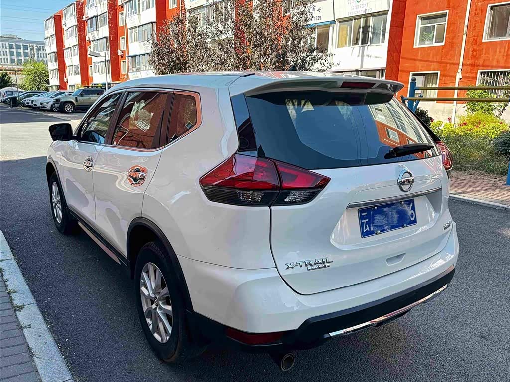Nissan X-Trail 2.0 л 2023 г. Белый, пробег 24000 км