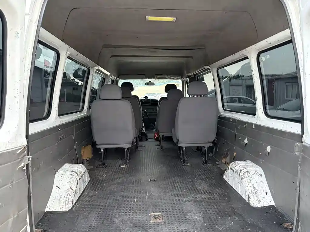 Ford Transit Classic — миниатюра 10