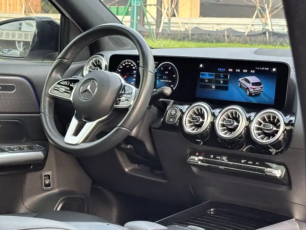 Mercedes-Benz GLA — миниатюра 8