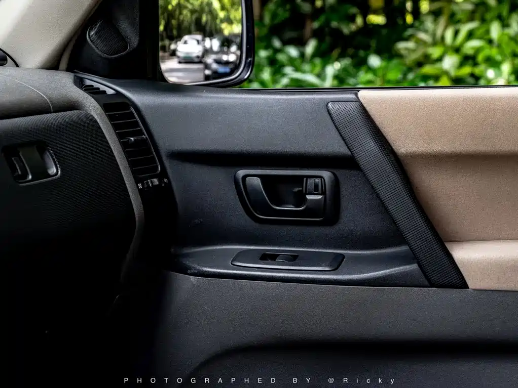 Mitsubishi Pajero — миниатюра 11