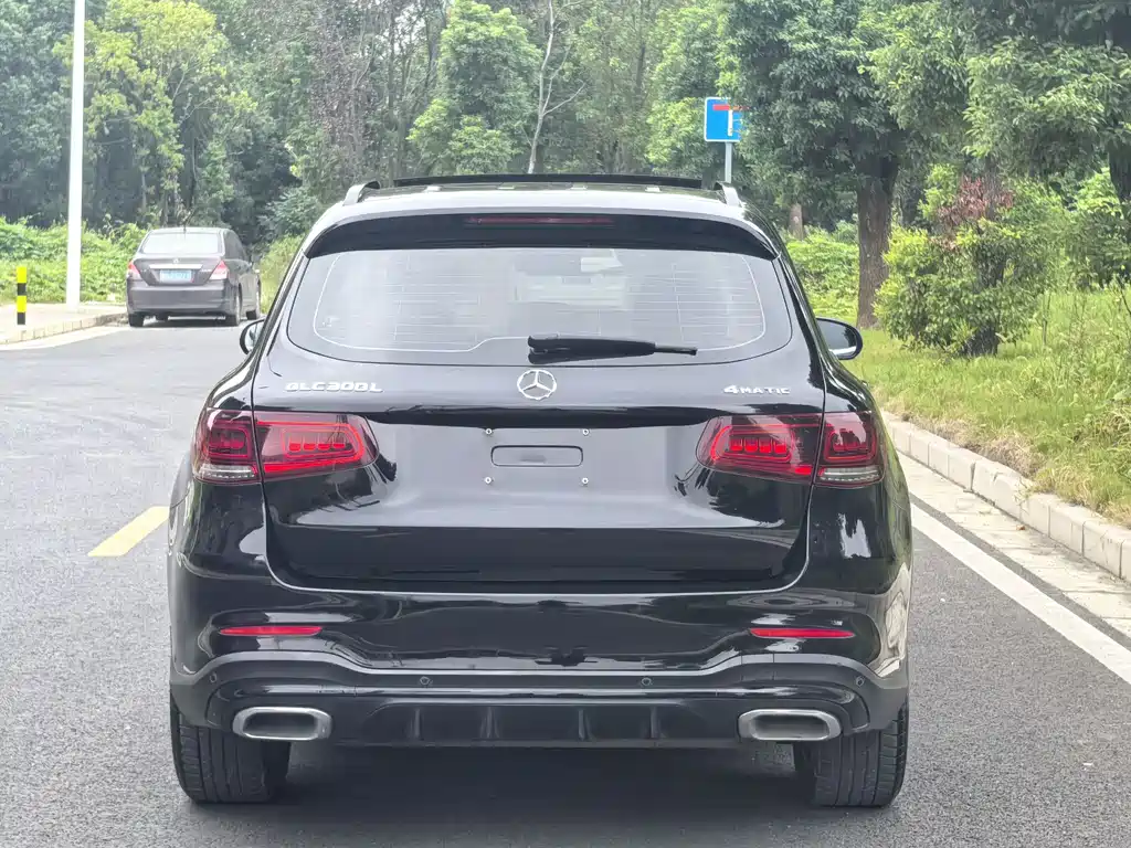 MERCEDES-BENZ GLC