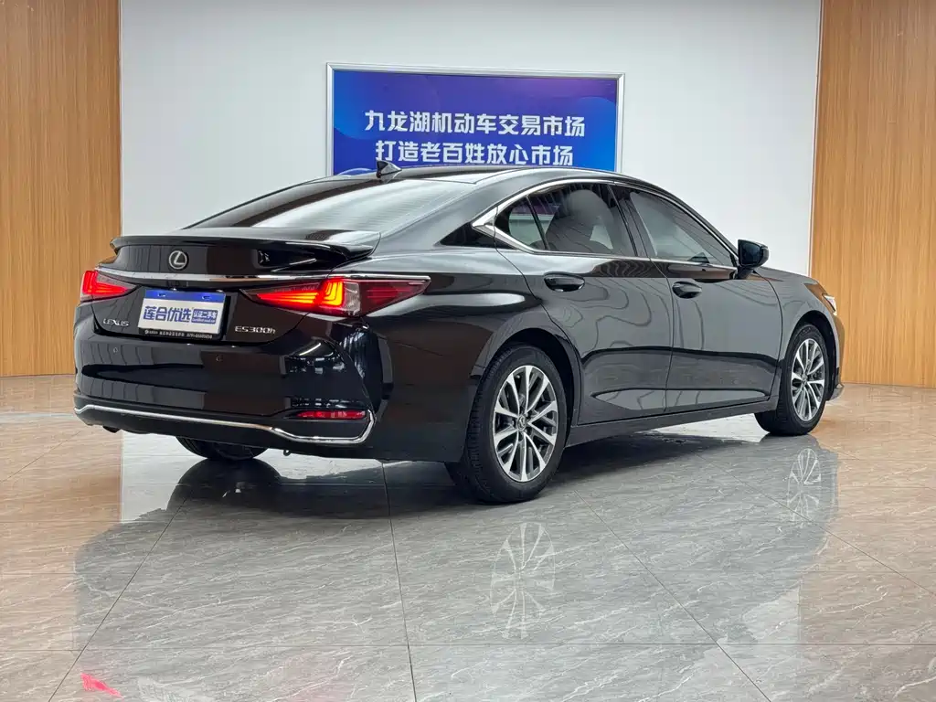 Lexus ES 2022 300h