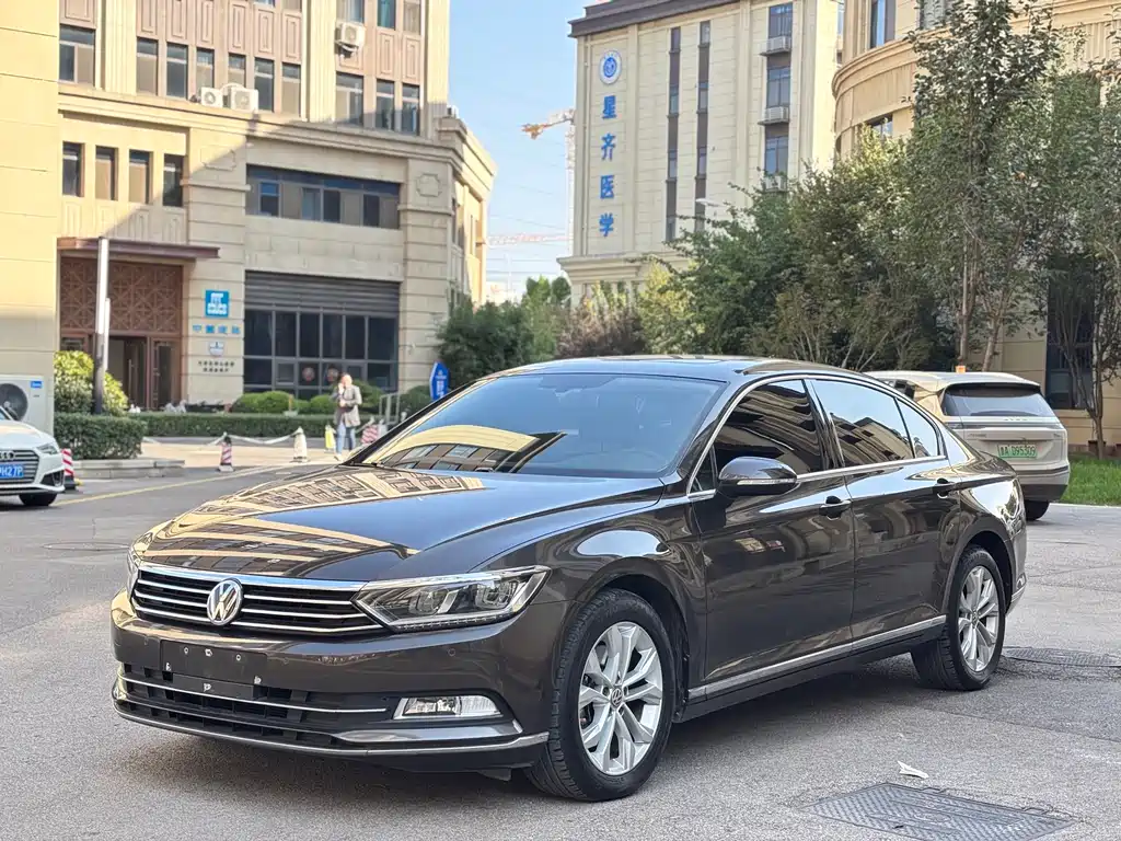 Volkswagen Magotan 2016