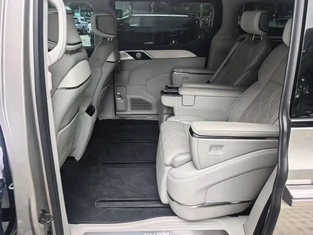 Volvo EM90 — миниатюра 5