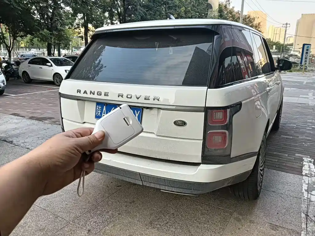 Land Rover Range Rover — миниатюра 6