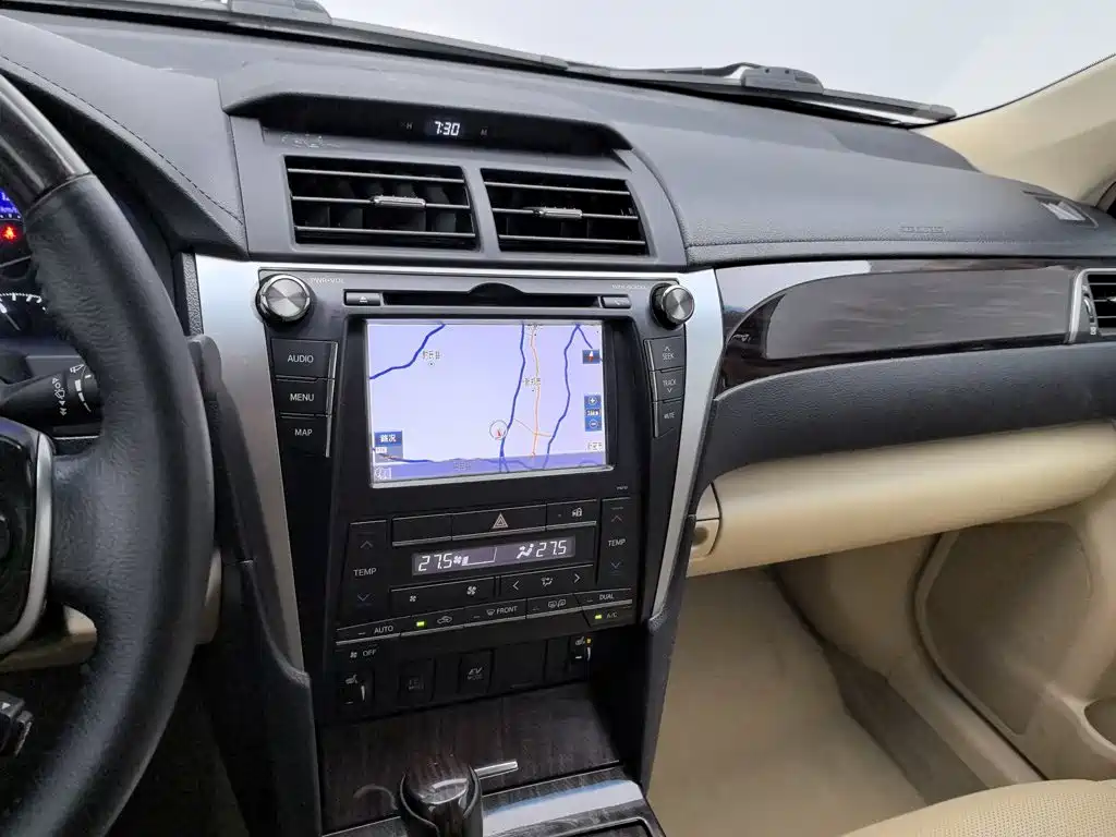 Toyota Camry — миниатюра 12