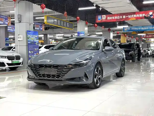 HYUNDAI ELANTRA