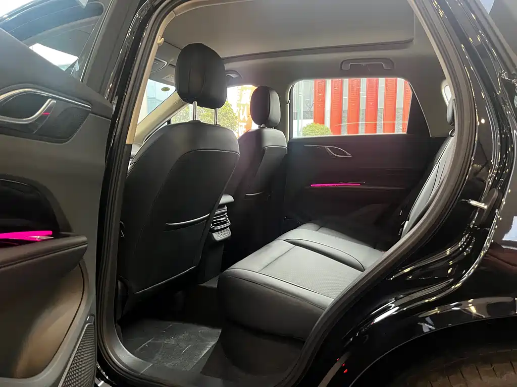 Hongqi HS3 PHEV 2025 117km