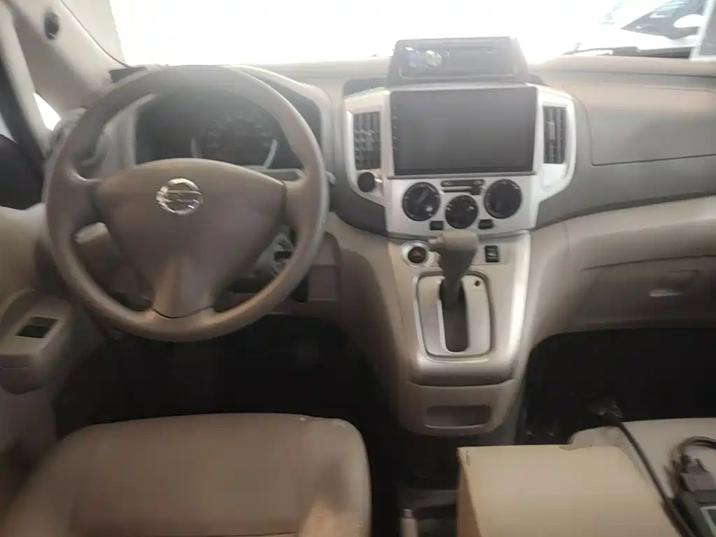 Nissan NV200 — миниатюра 10