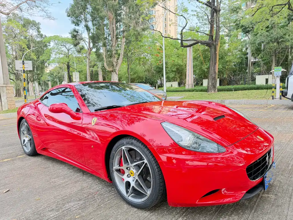 Ferrari California T 2012 4.3L