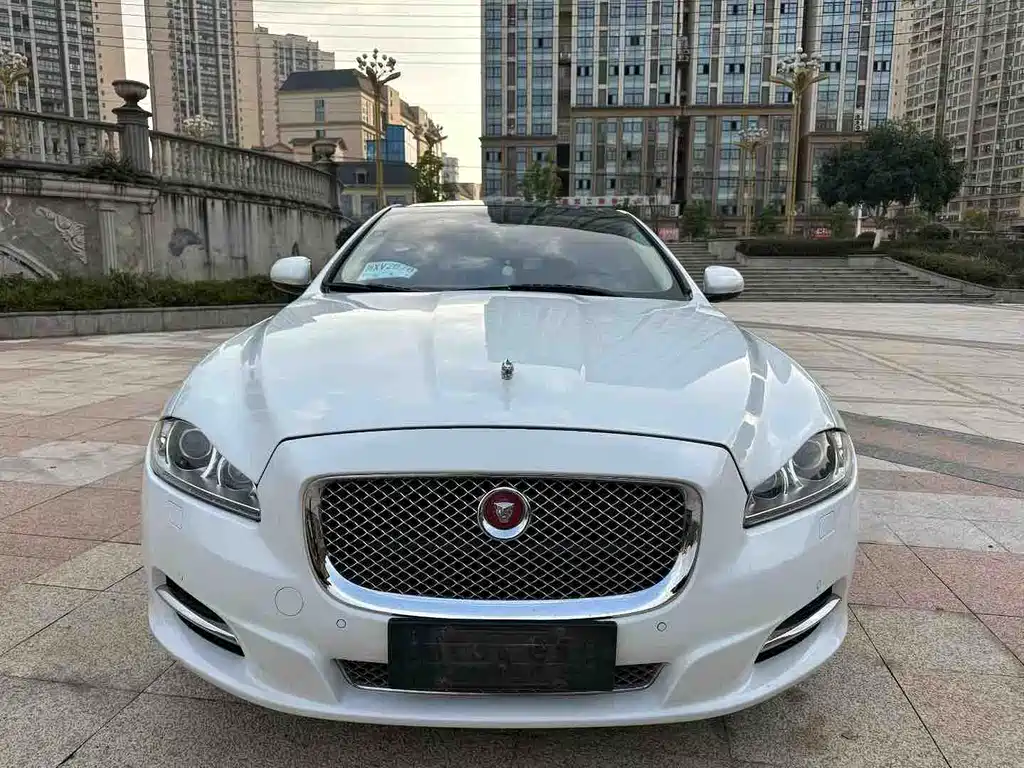 Jaguar XJ