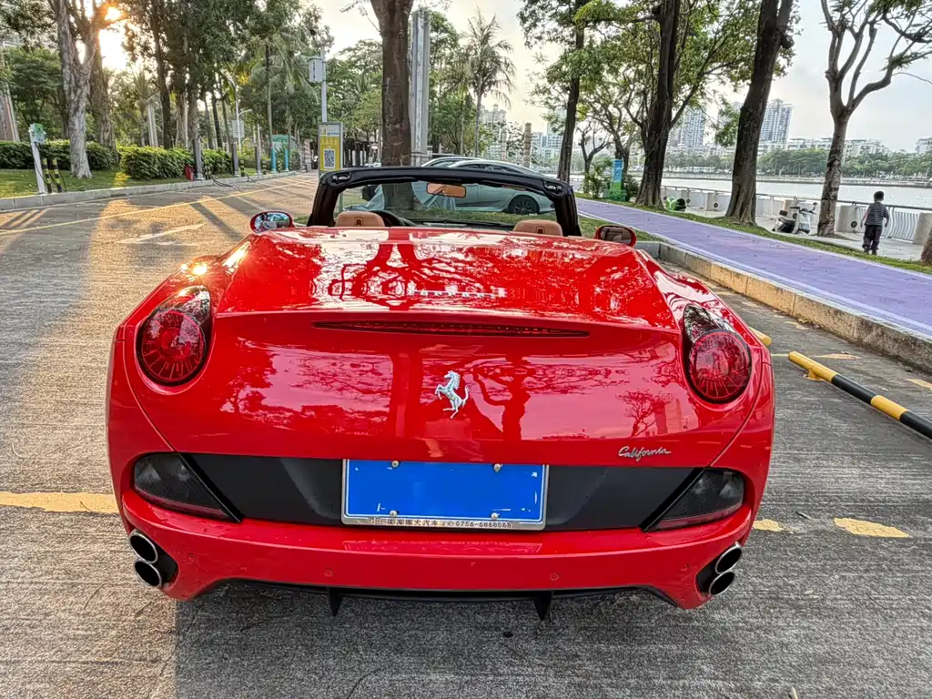 Ferrari California T 2012 4.3L