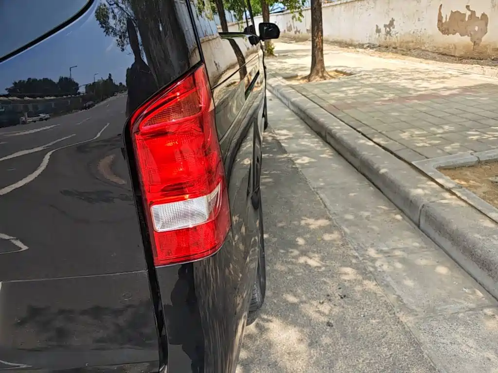 Mercedes-Benz Vito 2021 2.0T Elite 7 мест
