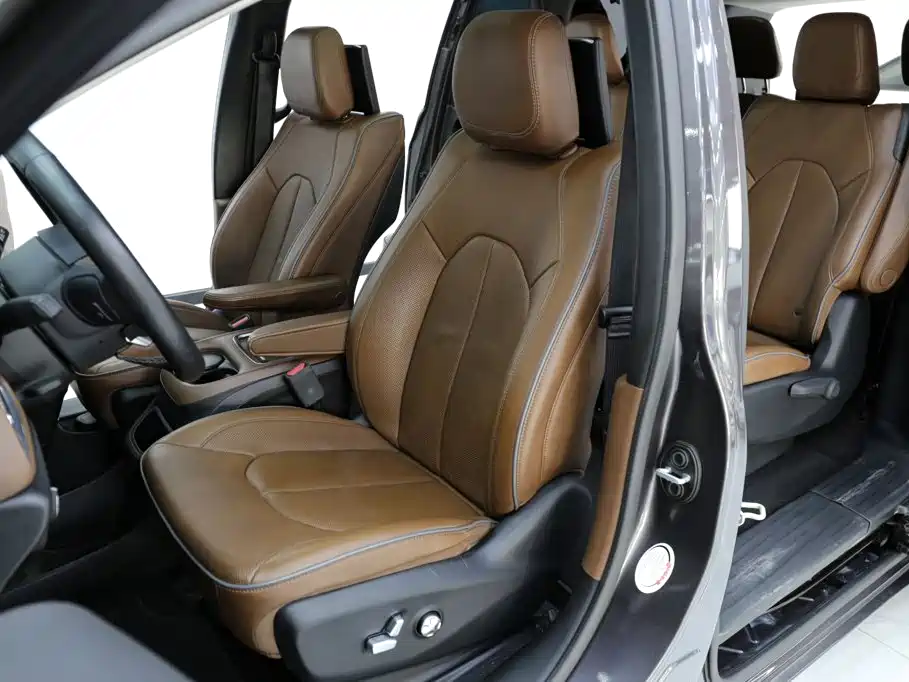 Chrysler Grand Voyager (Import) — миниатюра 7