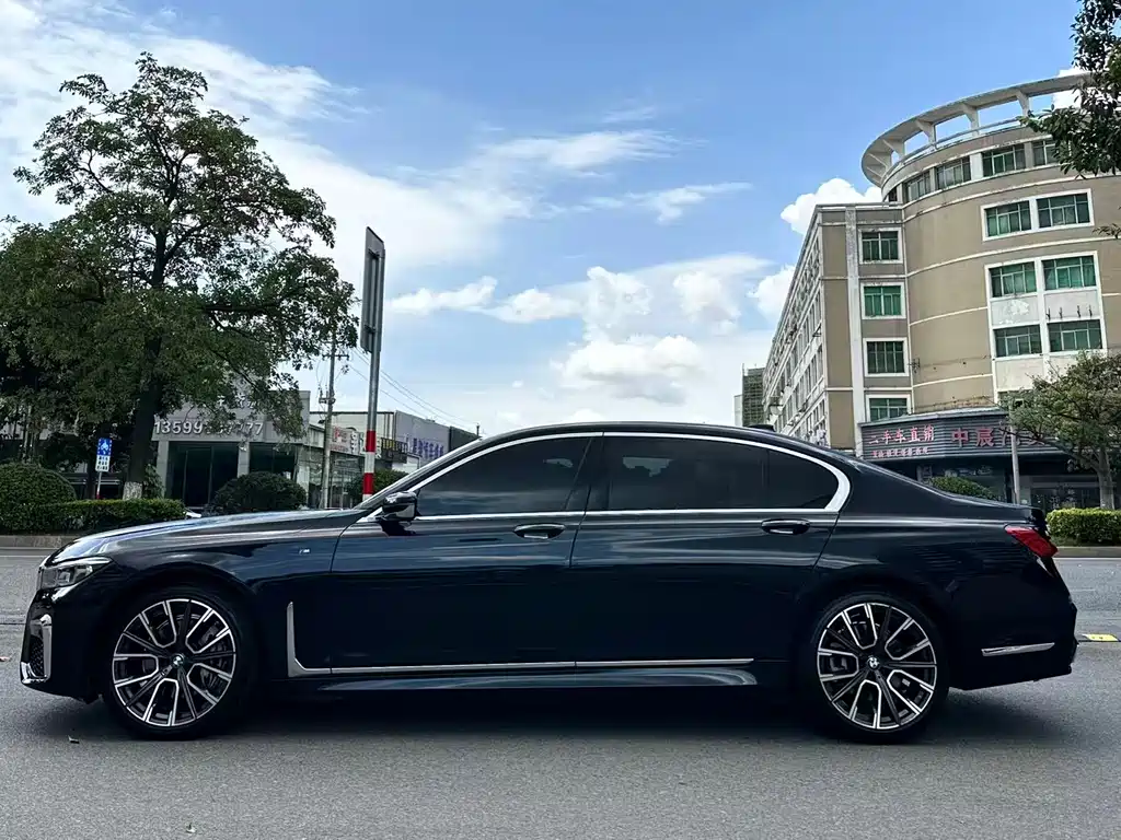 BMW 7 SERIES