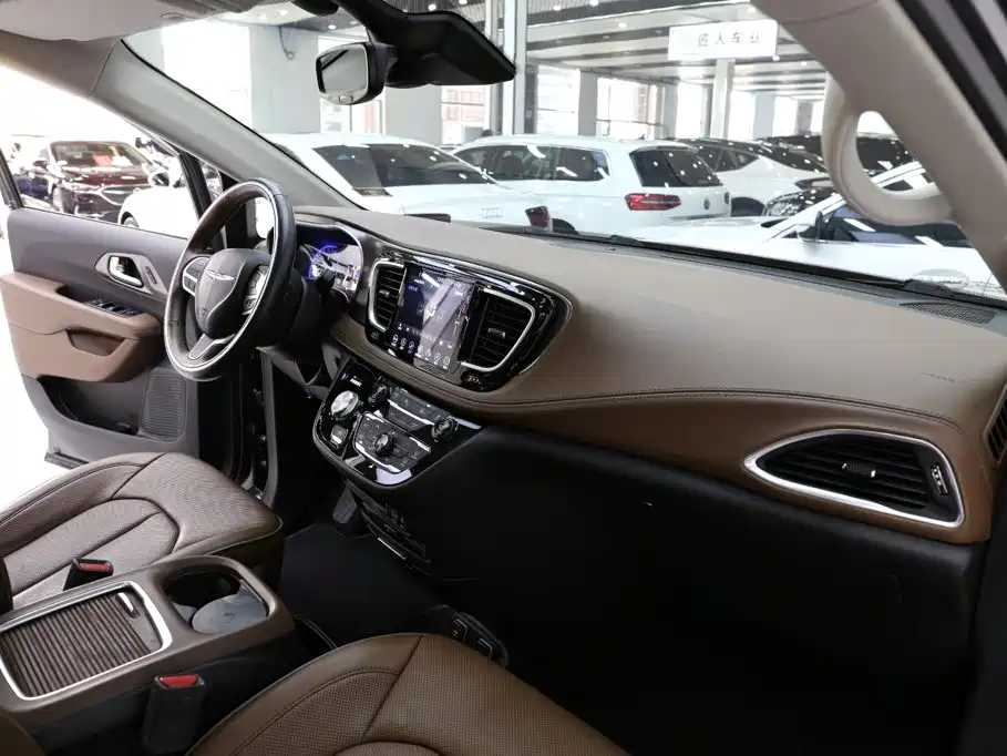 Chrysler Grand Voyager (Import) — миниатюра 17
