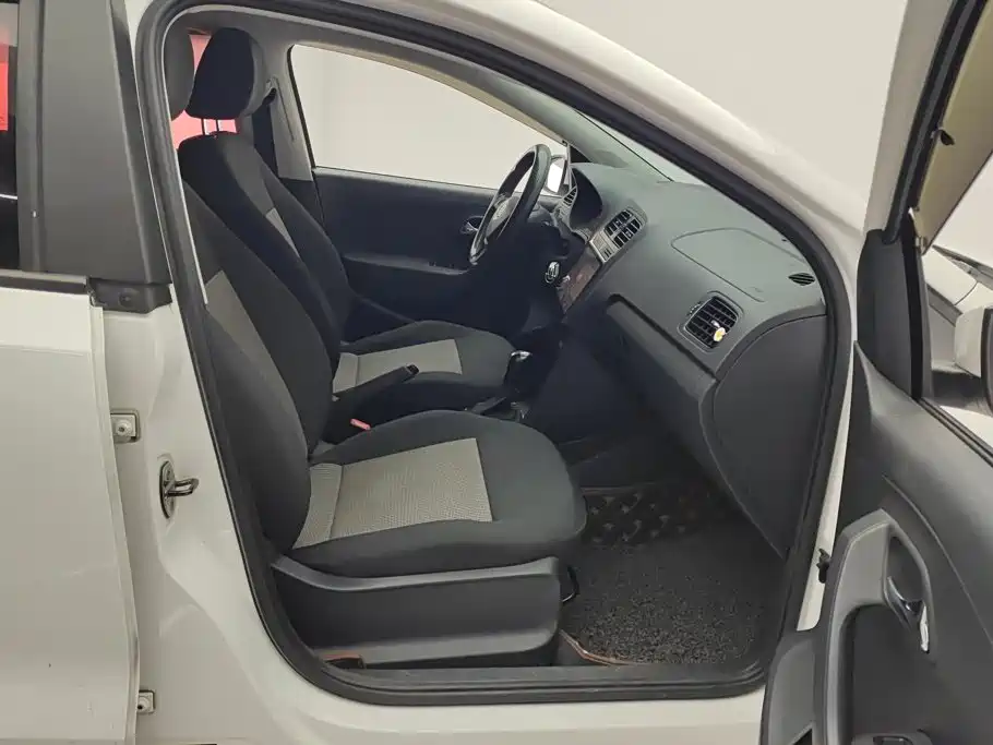 Volkswagen Polo 2016 1.4L AT